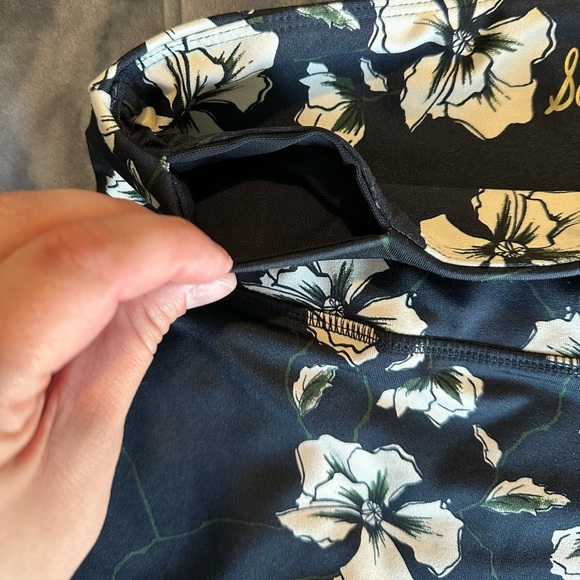 Sam Edelman High Waisted Floral Cropped Leggings Size L - Picture 7 of 10